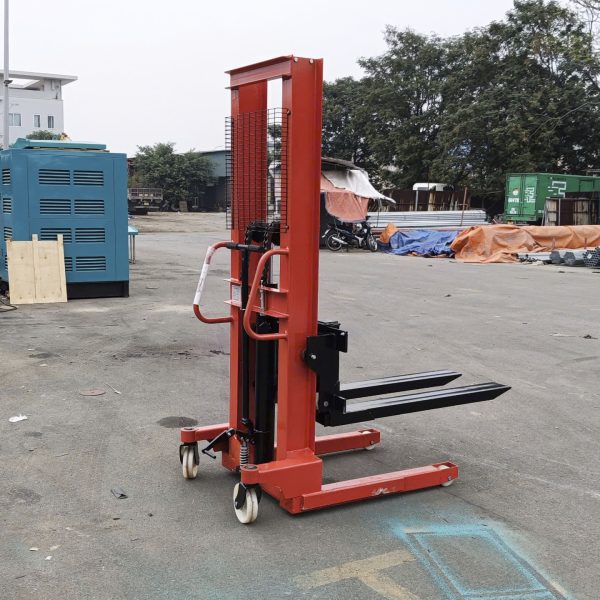 xe nang tay cao 2 tan nang 1m6 khong phanh 2